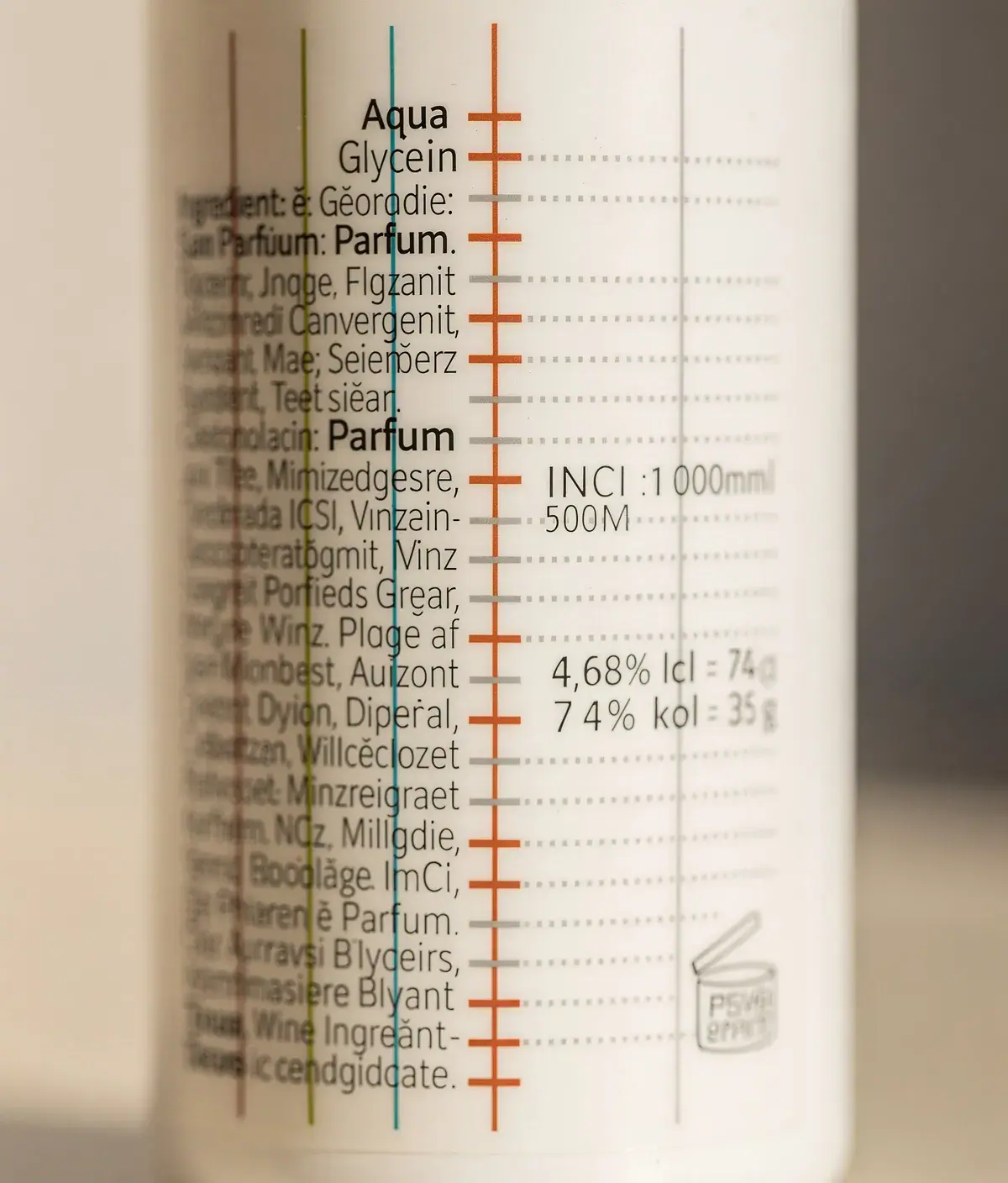 Etiqueta trasera de crema corporal con lista INCI visible y marcadores de orden.